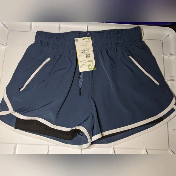 [NWT] Halara - High-Rise Contrast Trim 2.5" Shorts | Large | Aegean Blue - Picture 13 of 13